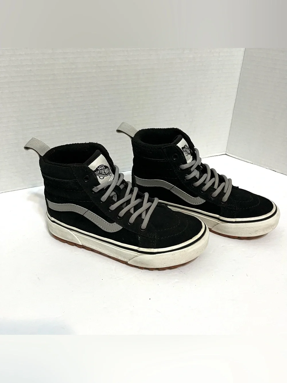 Vans Boys MTE Sk8-Black and Gray High-Top Skate Winter Sneakers Size 13 Lace up